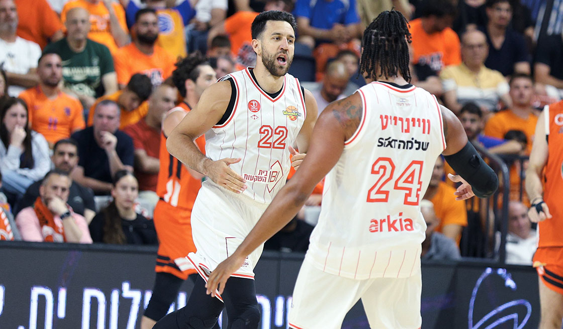 איטודיס ושחקניו כפו משחק שלישי ומכריע