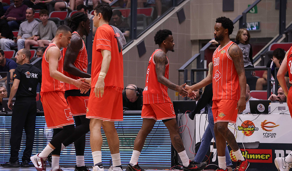 החבורה של איטודיס התאוששה באולם רמז